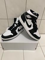Nike Air Jordan 1 MID Schuhe Sneaker Gr. 44 NEU Nordrhein-Westfalen - Kerpen Vorschau