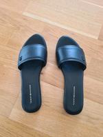 Tommy Hilfiger Hausschuh/Pantolette  NEU Baden-Württemberg - Bietigheim-Bissingen Vorschau