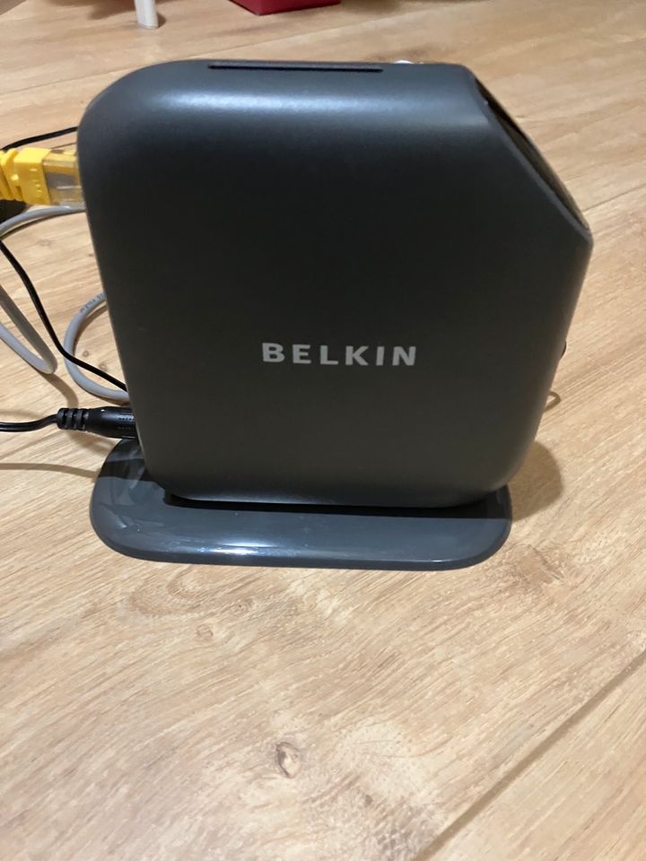 BELKIN Surf Wireless Router F7D2301 v1 in Hamburg