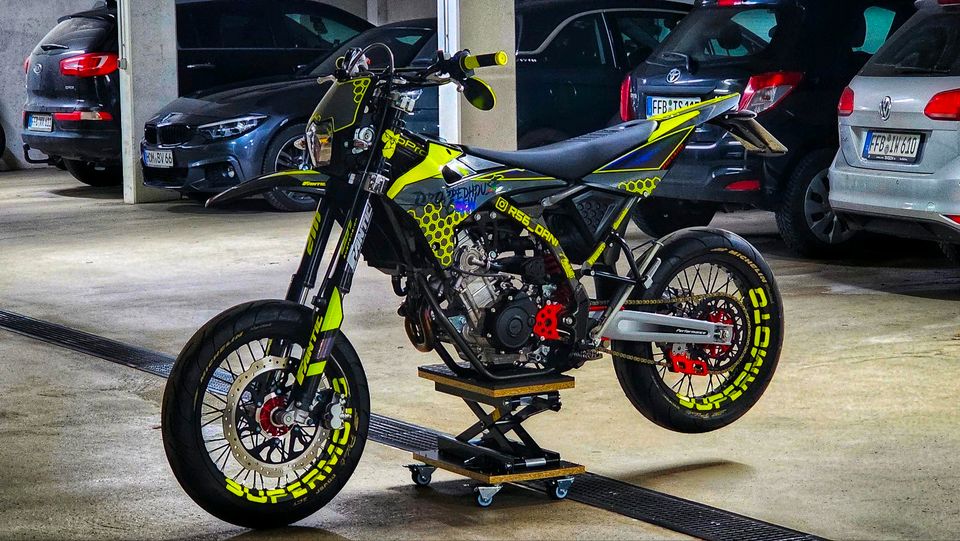 SUPERMOTO Felgenrand Aufkleber Set für 2 Felgen  38,99€ in Jesenwang