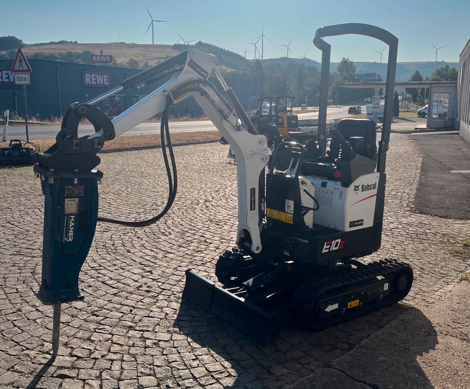 Mieten Minibagger mit Stemmhammer Bobcat E10Z 1 Tonnen Bagger Mieten Baumaschinen Vermietung Leihen in Meisenheim