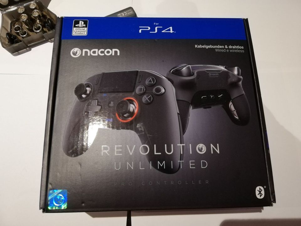 nacon REVOLUTION UNLIMETED PRO PS4 / PC Controller in Unkel