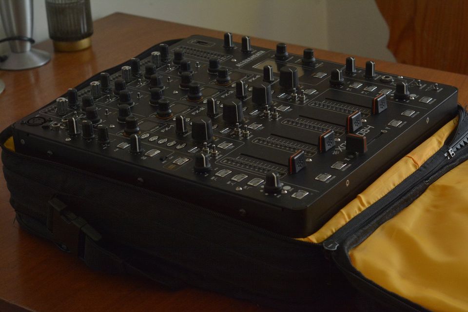 Allen & Heath Xone DB4 DJ Mixer inkl. Tasche in Berlin