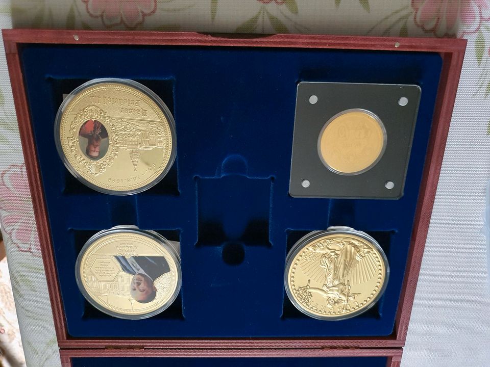 Medaillen Set 4 Stück vergoldet, Adenauer, Kaiser Friedrich III in Kassel