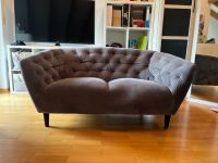 Designer Chesterfield Sofa in Samt Grau – Eleganz und Komfort München - Ramersdorf-Perlach Vorschau