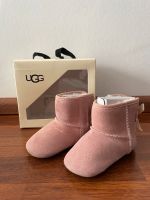 UGG Boots Schleife Rosa Größe 12-18 Monate Baden-Württemberg - Bühl Vorschau