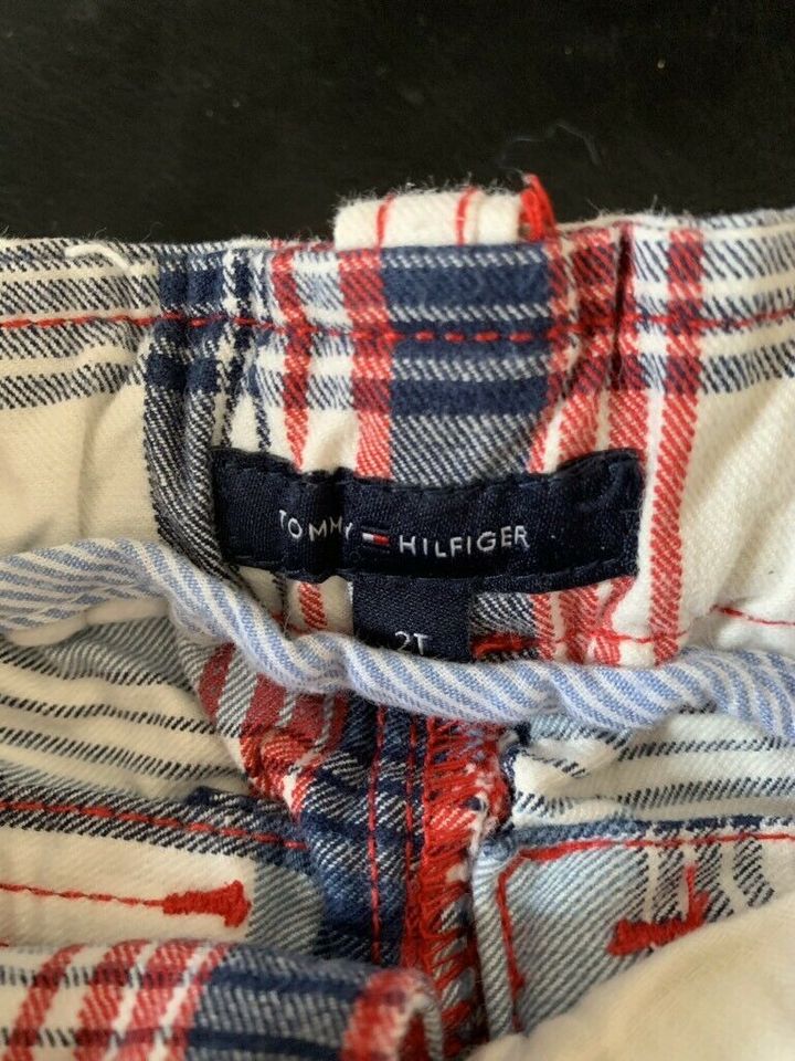 Tommy Hilfiger Hose Shorts kurze Hose kariert Gr. 92 in Hutthurm