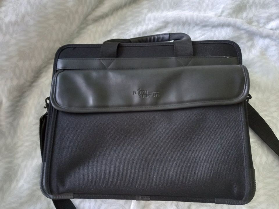 Neuwertige Laptop Tasche von Fujitsu Siemens für 15,6" in München