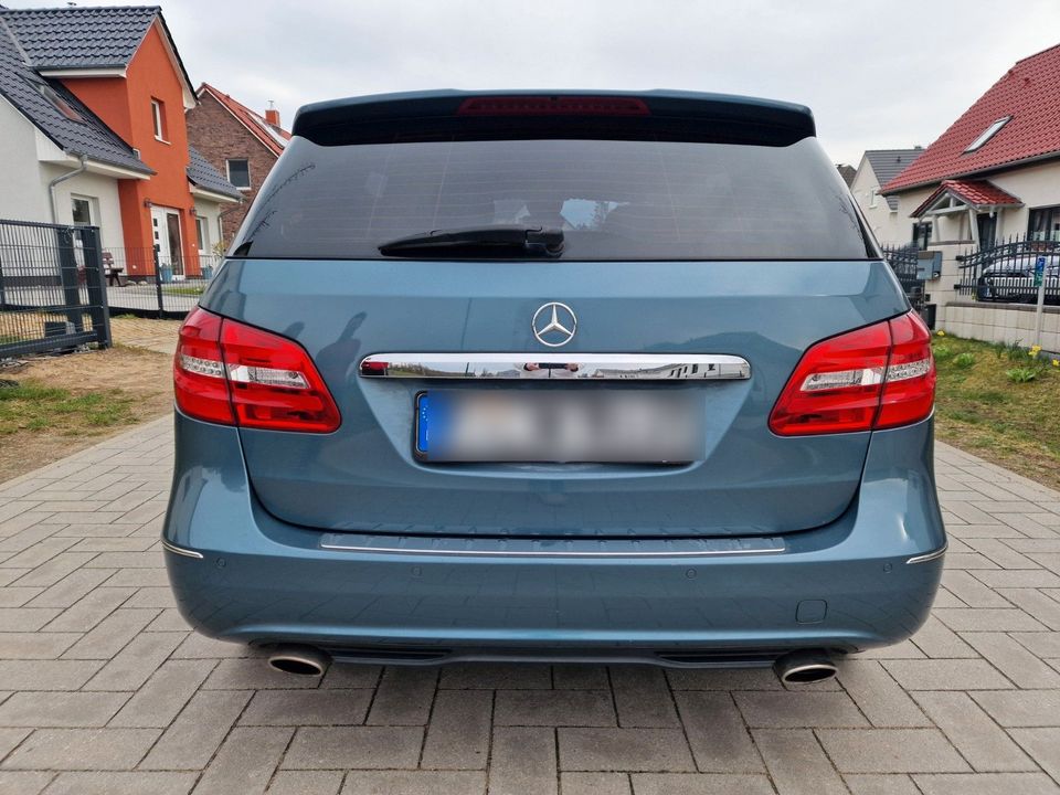 Mercedes-Benz B 200 CDI BI-Xenon Scheckheft top Zustand in Biesenthal