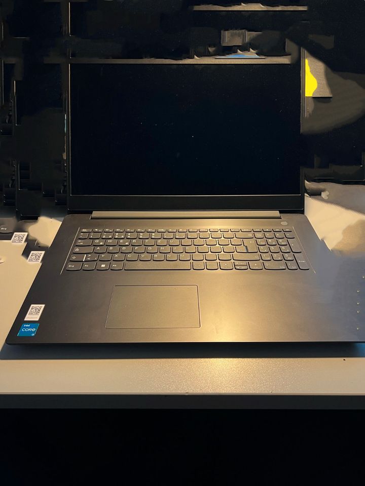 V17 G2-ITL Laptop (Lenovo) - Type 82NX WIN 11 PRO [gebraucht] in Marl