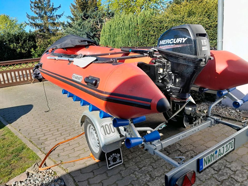 Schlauchboot mit Trailer und 15 PS-Motor in Lützow