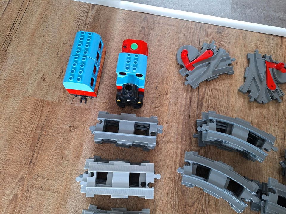 Lego duplo elektrische Eisenbahn mit viel Zubehör in Remchingen