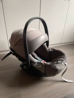 Cybex Cloud Z i-size Babyschale unfallfrei ! mit Liegefunktion Stuttgart - Botnang Vorschau