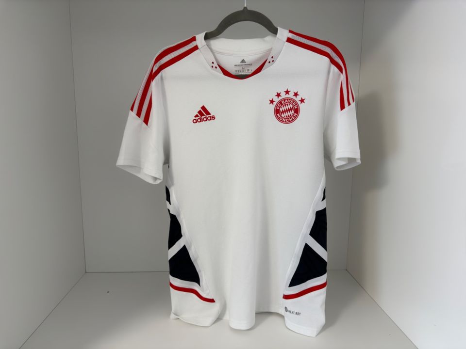 FC Bayern PRO Trainingsshirt | Shirt | Gr. M | Trikot | adidas in Gütersloh
