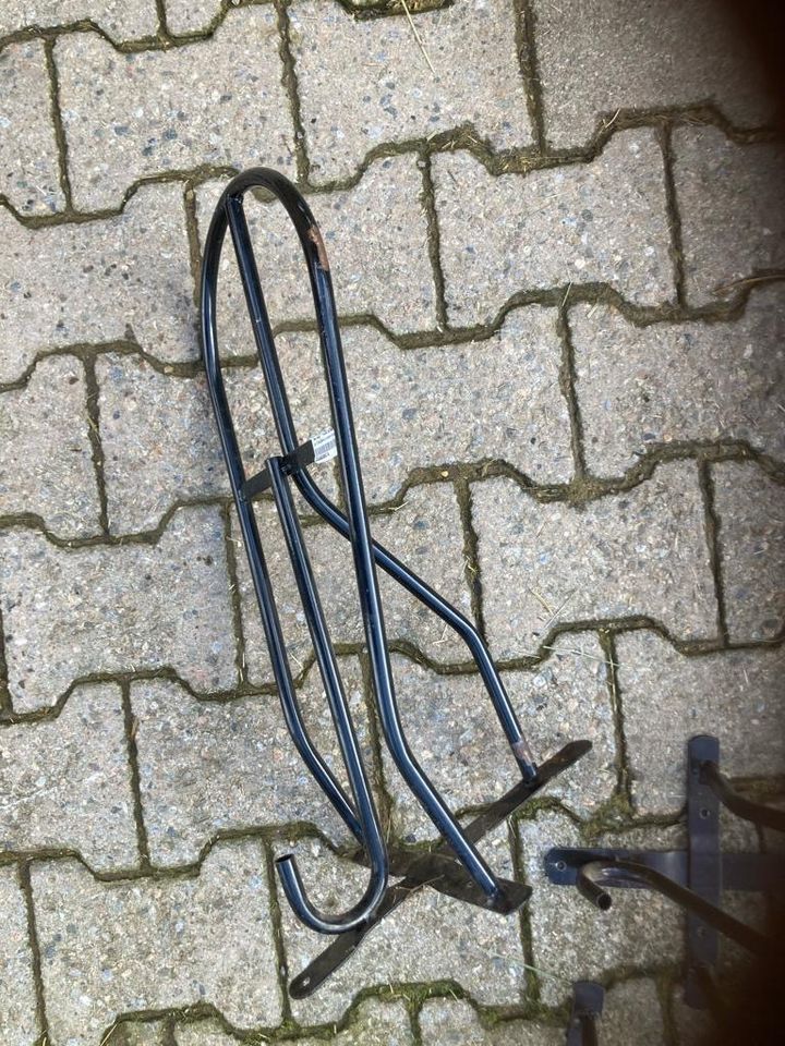 4 Stück Sattelhalter Loesdau schwarz 56 cm / Preis pro Stück! in Königsfeld