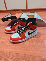 Nike Jordan 1 Mid Chicago White Red Frauen 37,5 NEU Frankfurt am Main - Kalbach-Riedberg Vorschau