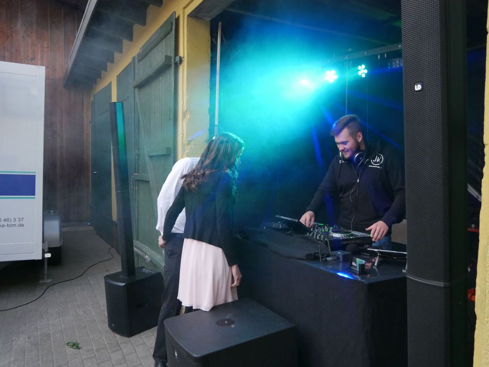 DJ Service Musik für Firmenfeier / Geburtstag / Dorffest / Party in Lauterbach (Hessen)