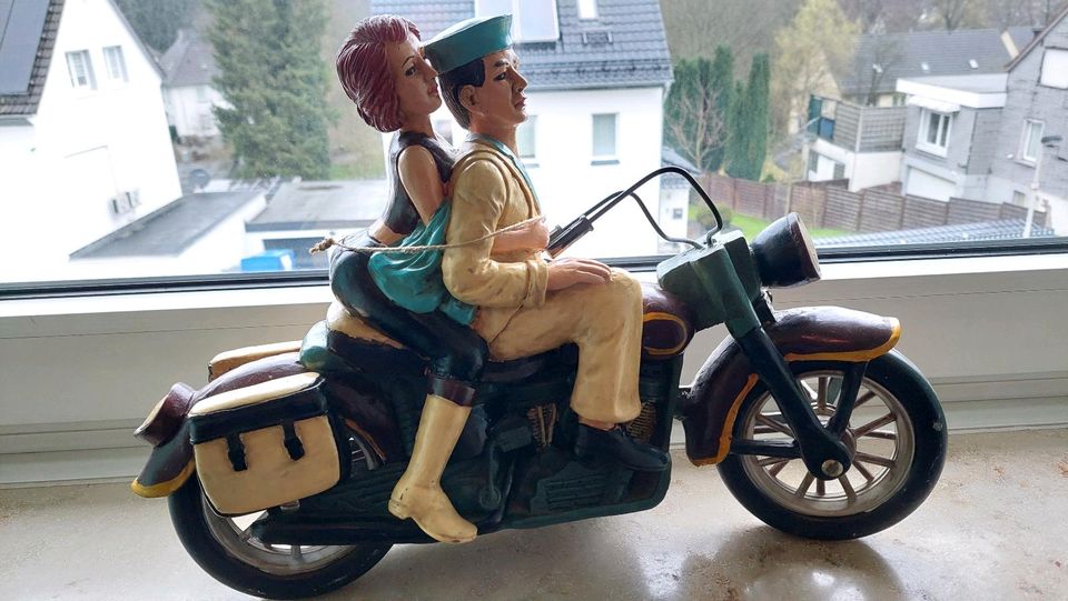 Motorrad mit Fahrer u. Frau in Solingen