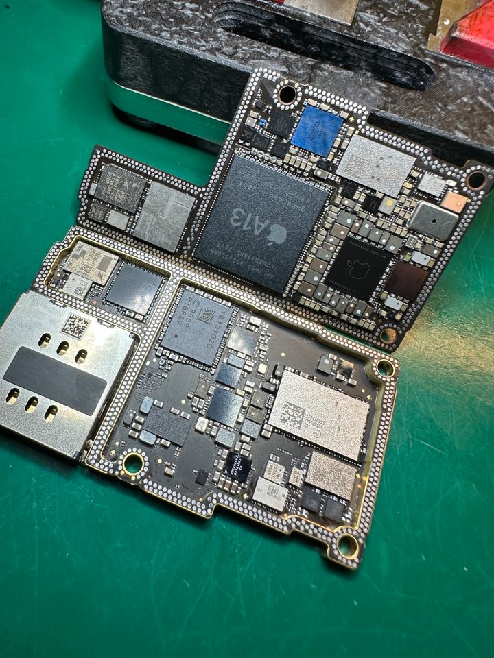 iPhone Datenrettung Reparatur Platine Logicboard Mainboard in Mannheim