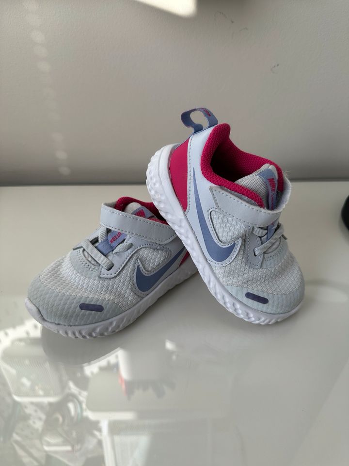 Nike Schuhe - Sneaker - Größe 23,5 - Weiß pink lila in Lüdenscheid