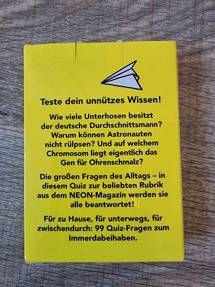 Kartenspiel Ünnützes Quizzen Neon in Wilnsdorf