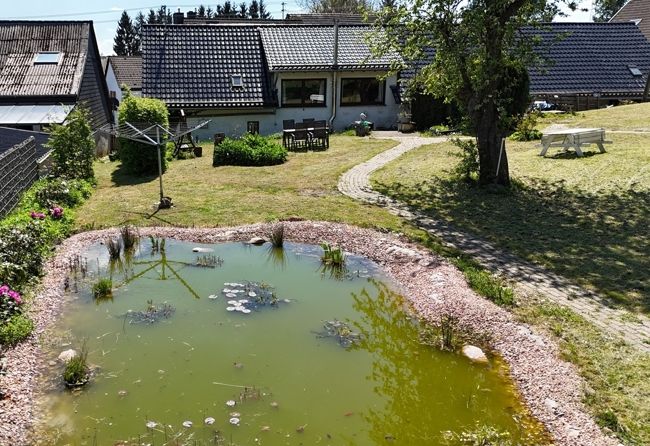 Geräumiges gepflegtes Bauernhaus am Dorfrand mit großem Grundstück. in Dahlem