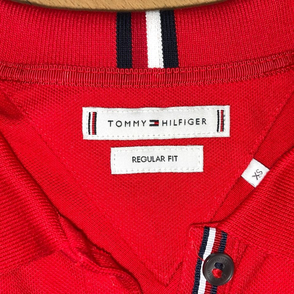 Tommy Hilfiger Poloshirt T-Shirt Regulär Fit Rot Gr. XS Gr. 34 in Tiefenbach Kr Passau