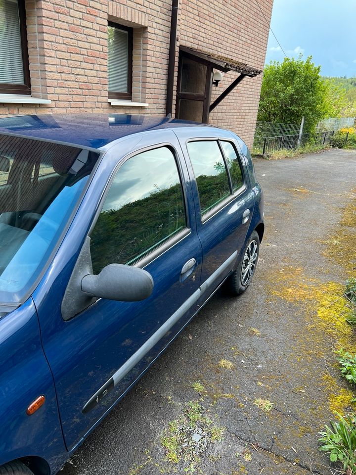 Renault Clio 900€ in Kreuztal