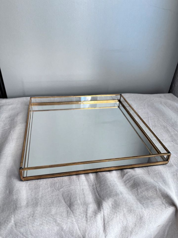 H&M Home goldenes Spiegeltablett 26cm x 26cm x 2,5cm in Korntal-Münchingen
