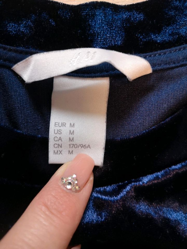 H&M Pullover Pulli blau lila Niki Optik Gr.M in Ebermannstadt