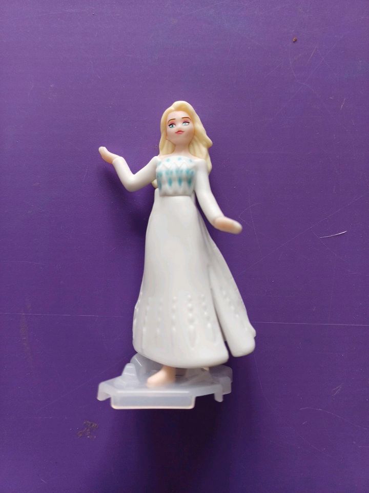 Figur Eiskönigin Elsa aus Ü-Ei in Stuttgart