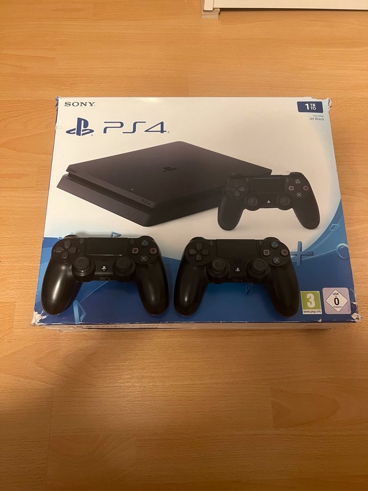 PlayStation 4 slim 1TB inklusive 2 Controller in Hürth