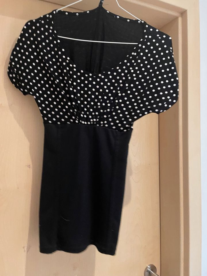 Cooles Shirt.Gr.36.S.schwarz mit weißen Punkten.Polka Dots in Zwenkau