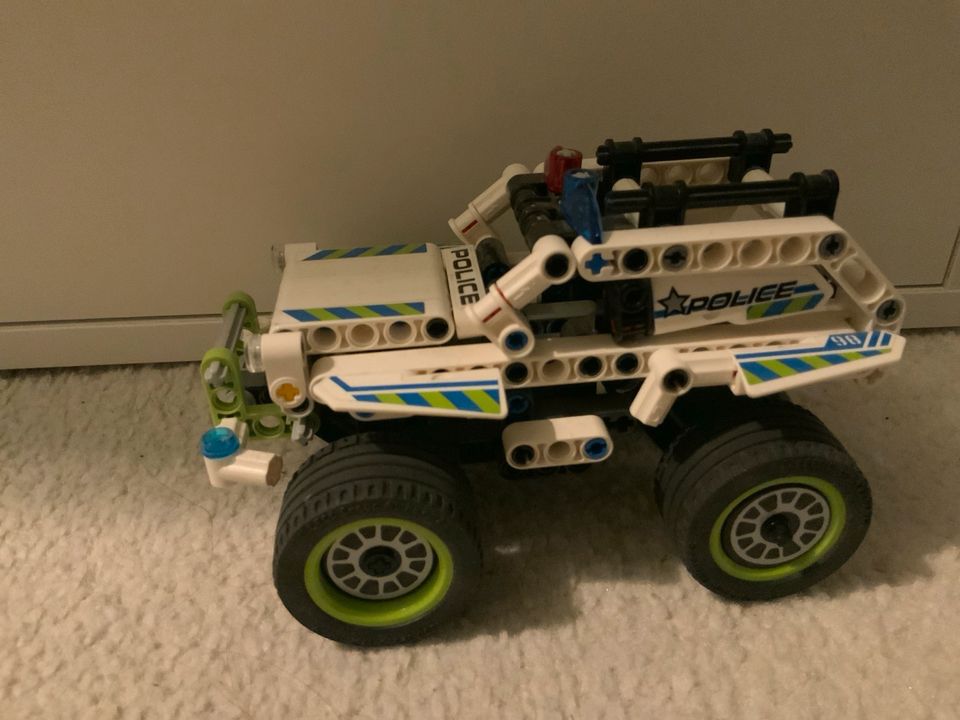 Lego Technic Polizeiauto 42047 in Nortorf