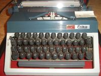 Original ERIKA Schreibmaschine der DDR als Dachfund mit Kasten! Leipzig - Kleinzschocher Vorschau