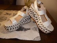 Prada Sandalen Gr,36 Weiß mit Nieten und Kristalle Aachen - Aachen-Mitte Vorschau