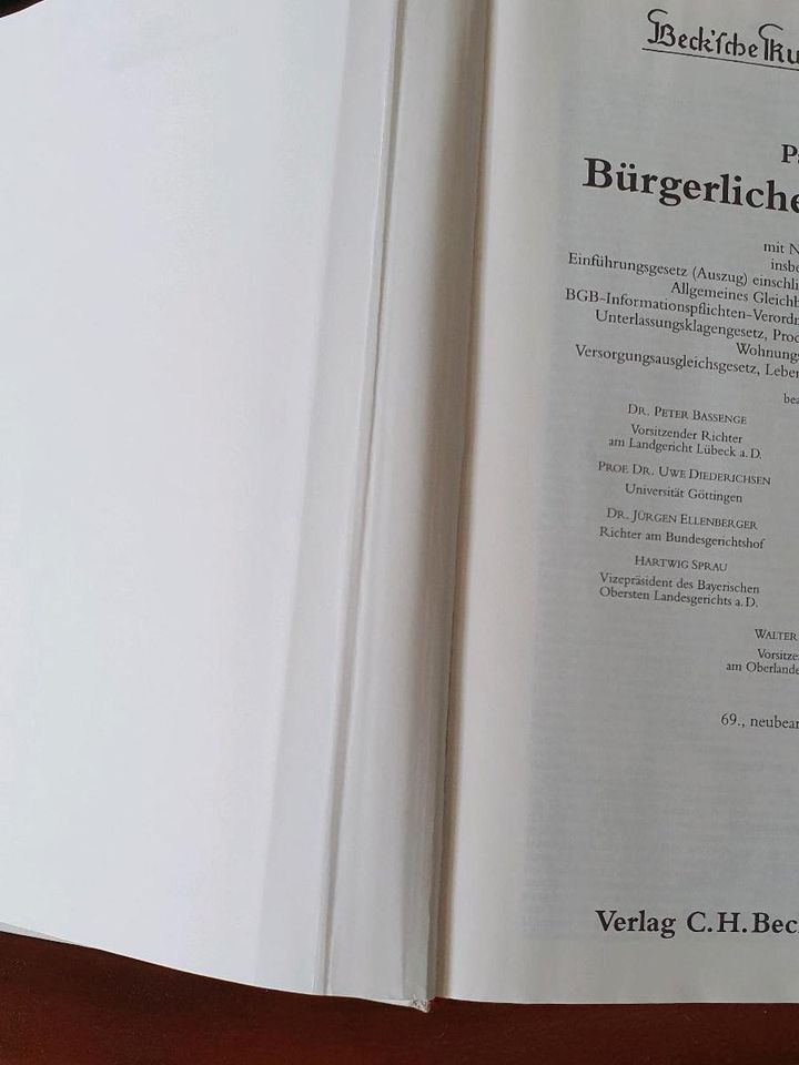 Palandt BGB Kommentar 69. Auflage in Flensburg