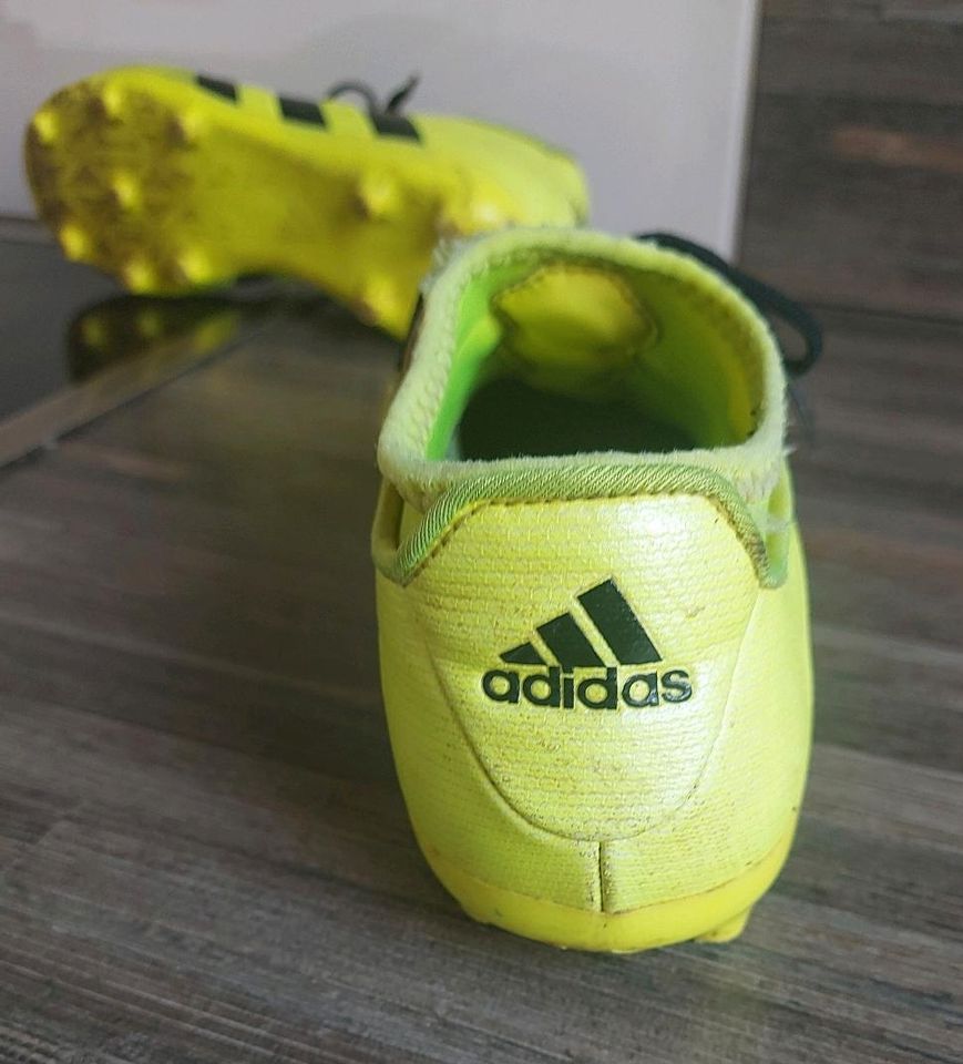 Adidas Stollenschuhe Größe 36 in Röckingen