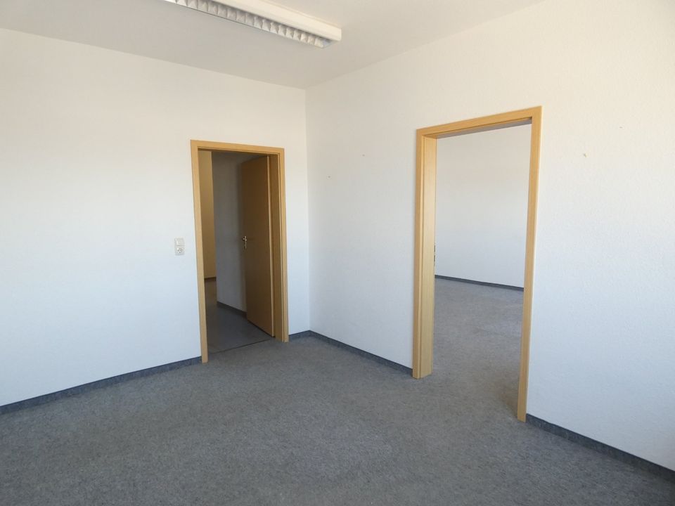 Moderne, helle Büroräume & Konferenzraum (208 m² od. flexibel teilbar) in Gewerbekomplex in Annaberg in Annaberg-Buchholz