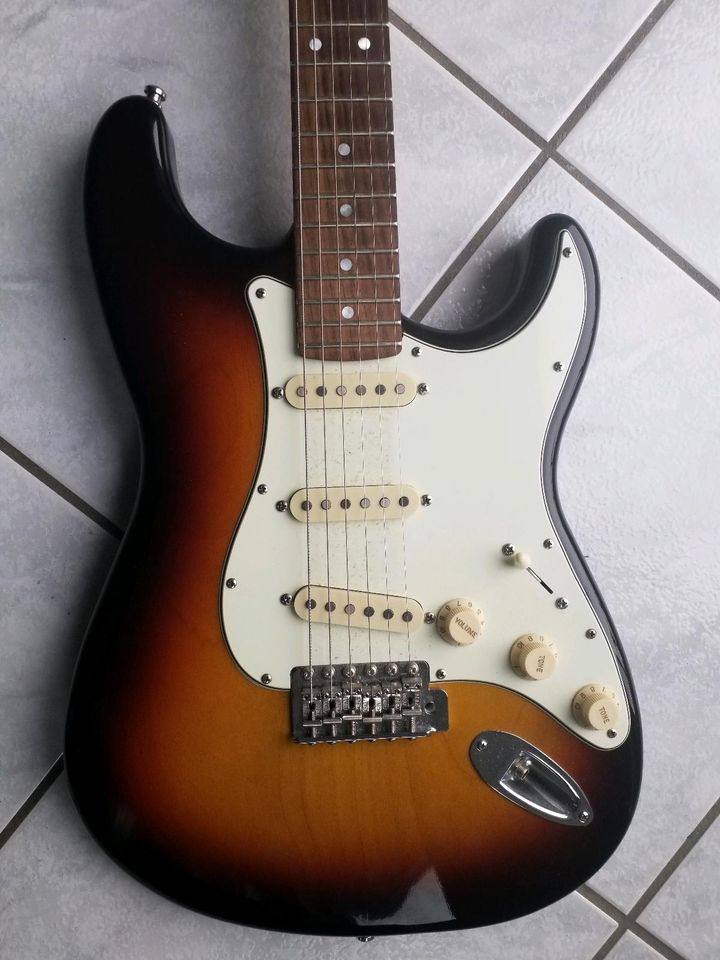 (Fender) Stratocaster sunburst - Markus Quenzel Custom Guitar in Petersberg