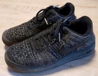 Nike Air Sneaker Gr. 38 schwarz grau Turnschuhe Hessen - Riedstadt Vorschau