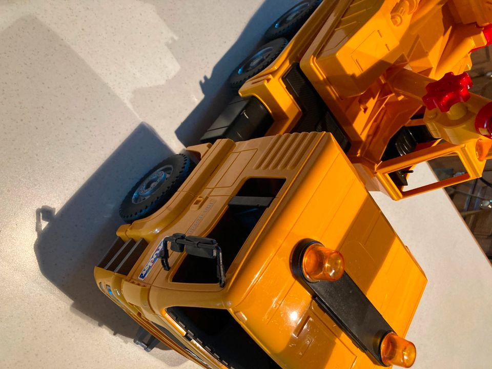 Spielzeugauto für der Fa "bruder" Autokran in Haiger