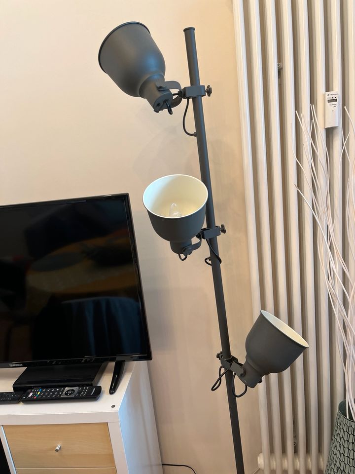 Ich verkaufe eine Lampe mit Ikea-Sockel in Berlin