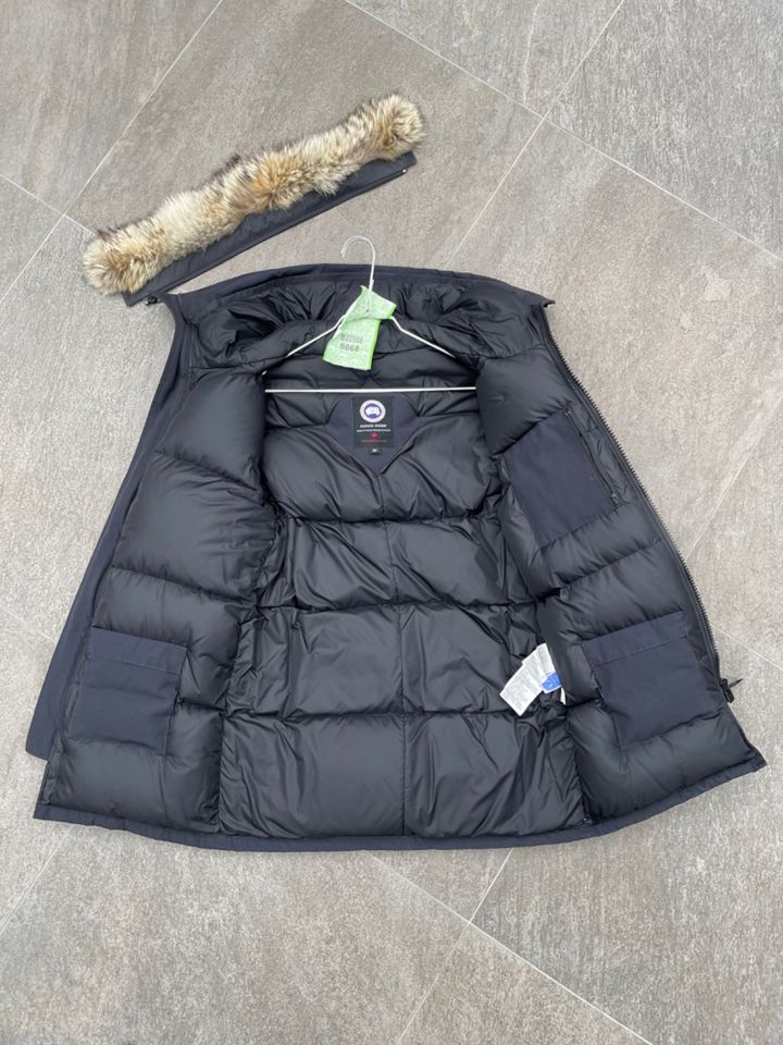 Canada Goose Chateau Parka M in Schenefeld