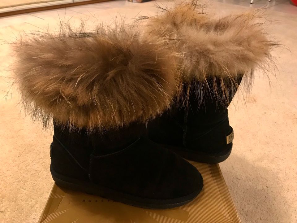 UGG Gr 40(9) Boots mit Echten Fell Limitiert UVP 399€ in Leimen