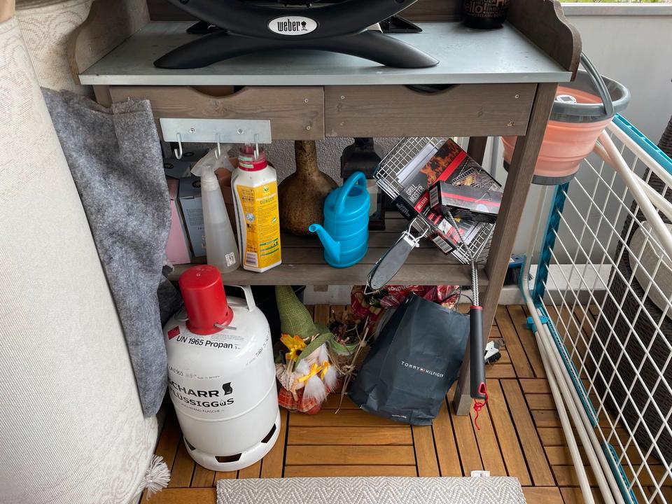 Weber Elektrogrill Q1400 mit Rechnung und Karton und Tisch in München