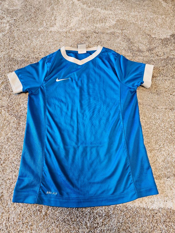 Shirt/ Trikot Nike Dri-Fit Gr. M 140-152 in Nandlstadt