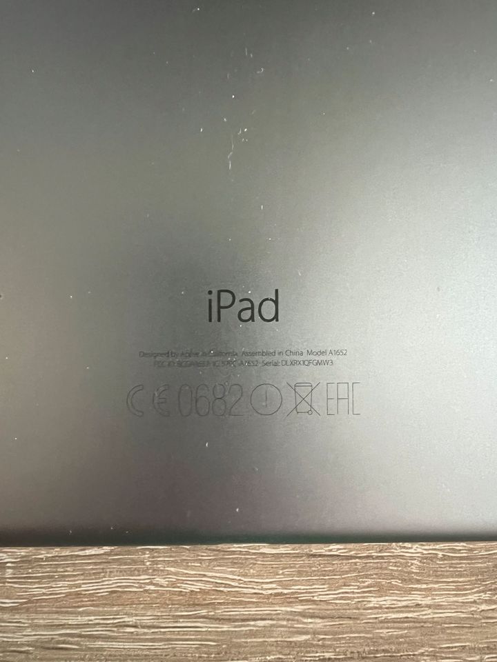 iPad Pro 12.9 128GB LTE - 2015 + Hülle und Stift in Pforzheim