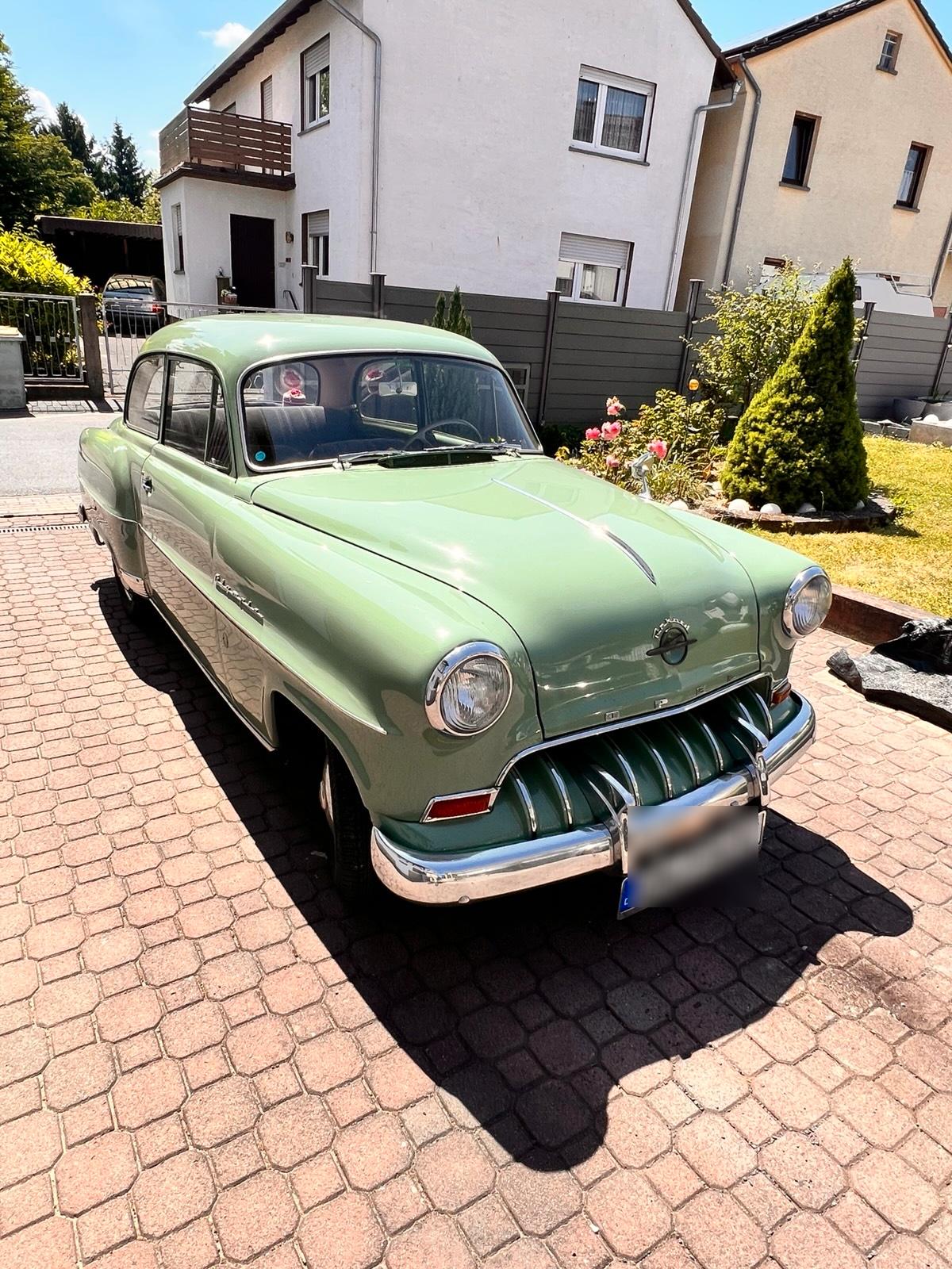Abbildung des Autos Opel Olympia Rekord von …