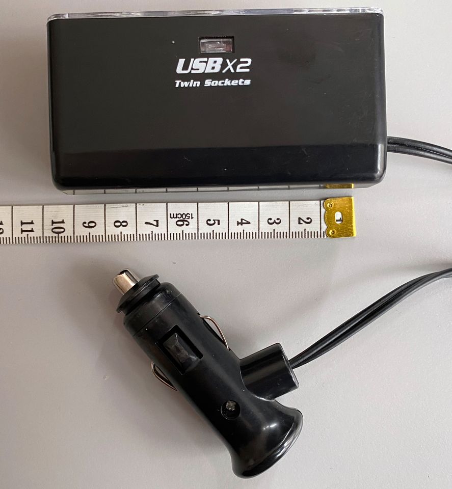 Pkw: 2 x Adapter 12 V und 24 V, USB in Leipzig